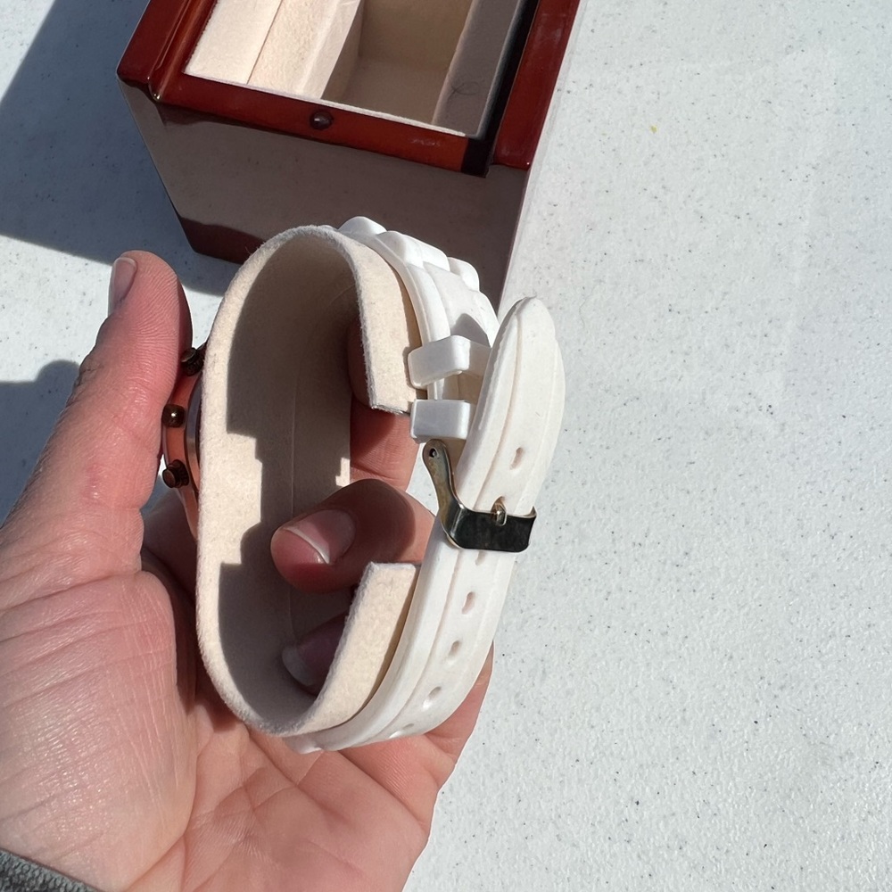 Geneva Watch - image 2